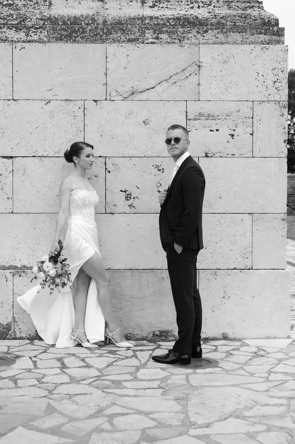 Umetnička fotografija venčanja u Zemunu na Gardošu – intimni trenutci mladenaca uz pogled na Beograd.